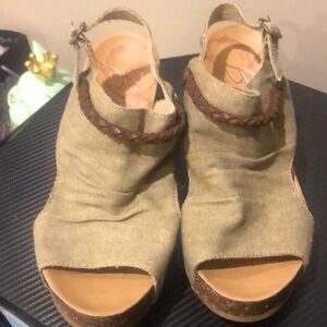 NEW!! Blowfish heeled sandals.